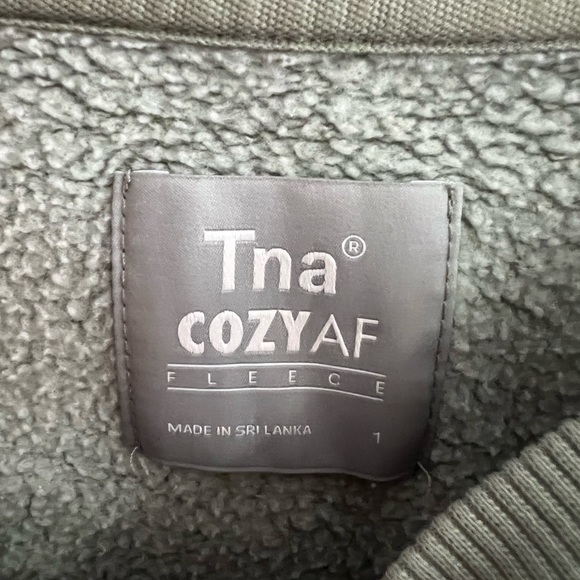 Aritzia TNA Cozy AF Boyfriend Sweater - Picture 4 of 4